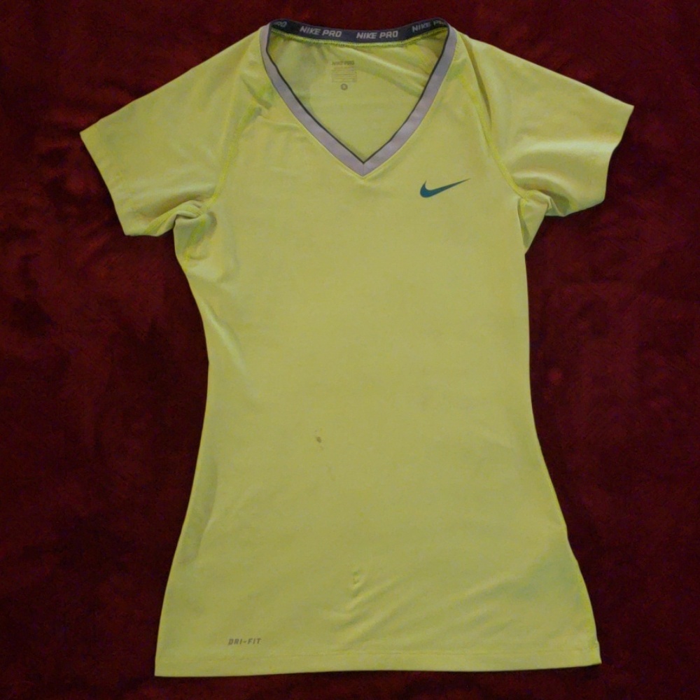 Nike top